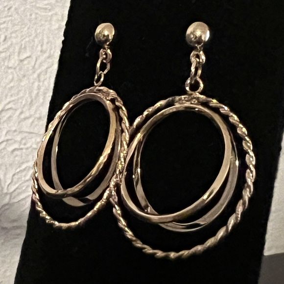 Avon Jewelry - 1976 AVON FASHION ACCENTS IN JEWELRY In a Whirl Pierced Gold-Tone Earrings 1.5in